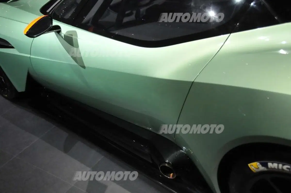 Aston Martin al Salone di Ginevra 2015 (3)