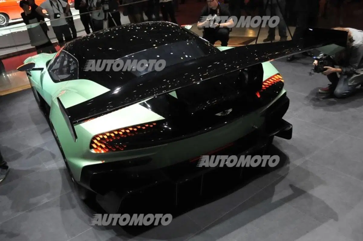 Aston Martin al Salone di Ginevra 2015 (9)