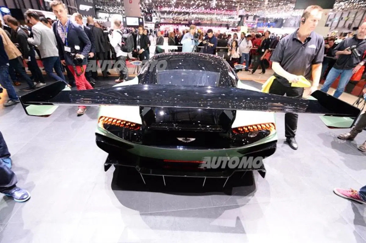 Aston Martin al Salone di Ginevra 2015 (19)