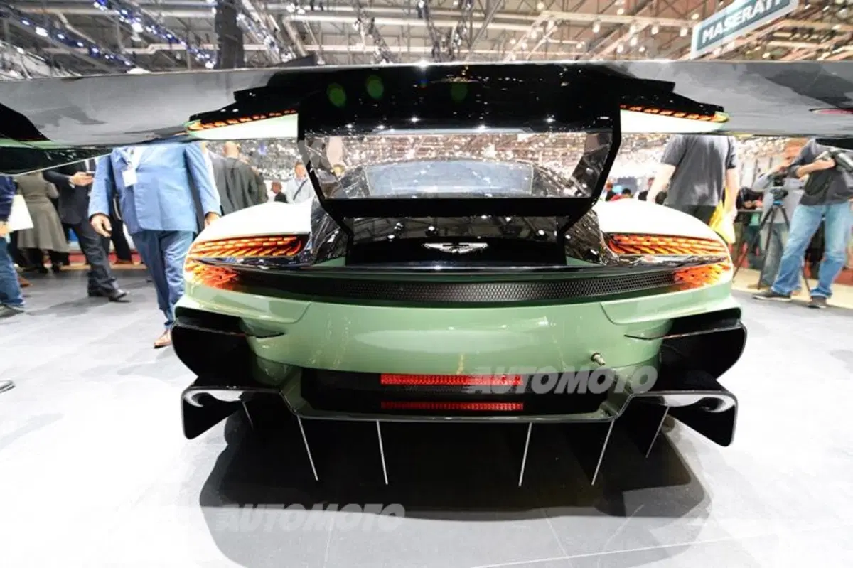 Aston Martin al Salone di Ginevra 2015 (20)