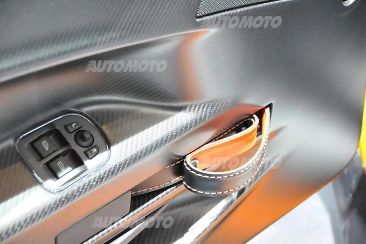 Aston Martin al Salone di Ginevra 2015 (22)