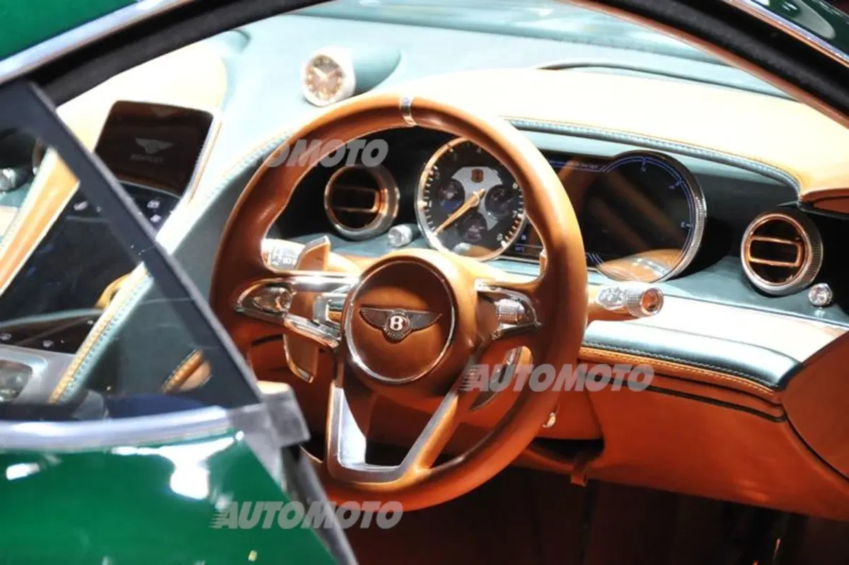 Bentley al Salone di Ginevra 2015 (2)