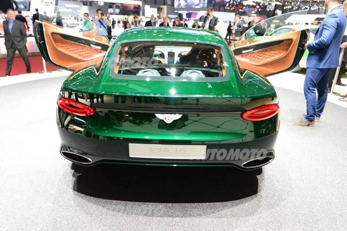 Bentley al Salone di Ginevra 2015 (12)