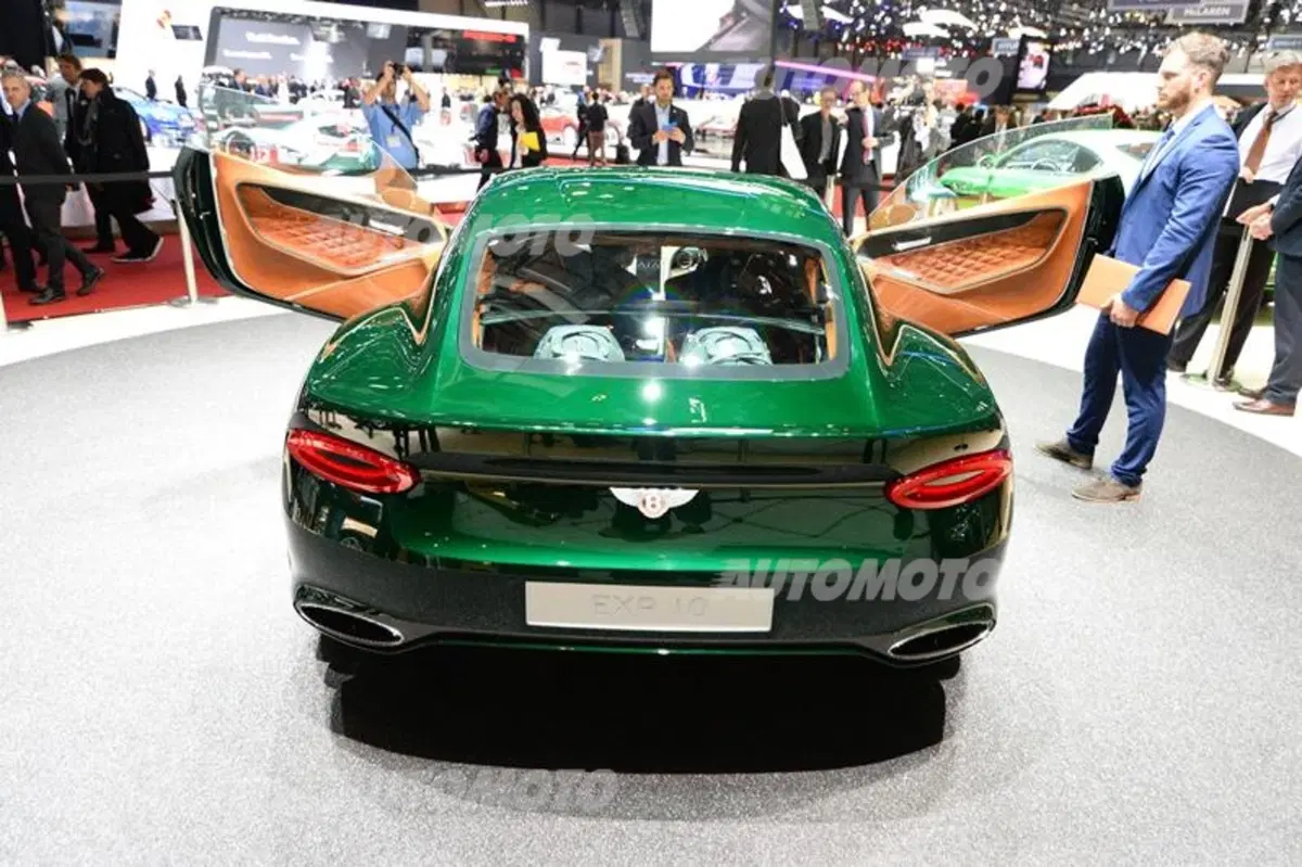 Bentley al Salone di Ginevra 2015 (13)