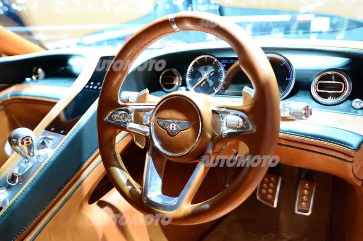 Bentley al Salone di Ginevra 2015 (17)