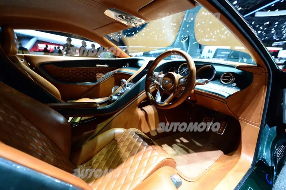 Bentley al Salone di Ginevra 2015 (18)