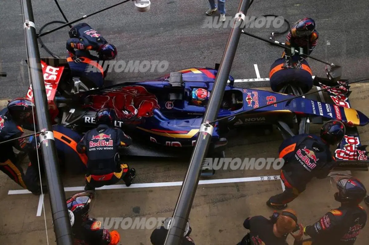 F1 test Barcellona, Day 2: Ricciardo si impone, ma la Ferrari non molla (3)