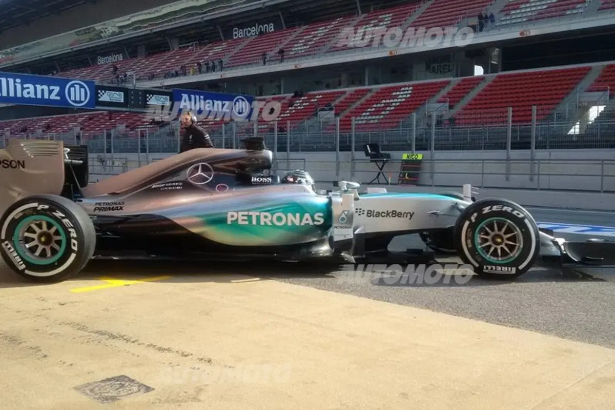 F1 test Barcellona, Day 2: Ricciardo si impone, ma la Ferrari non molla (7)