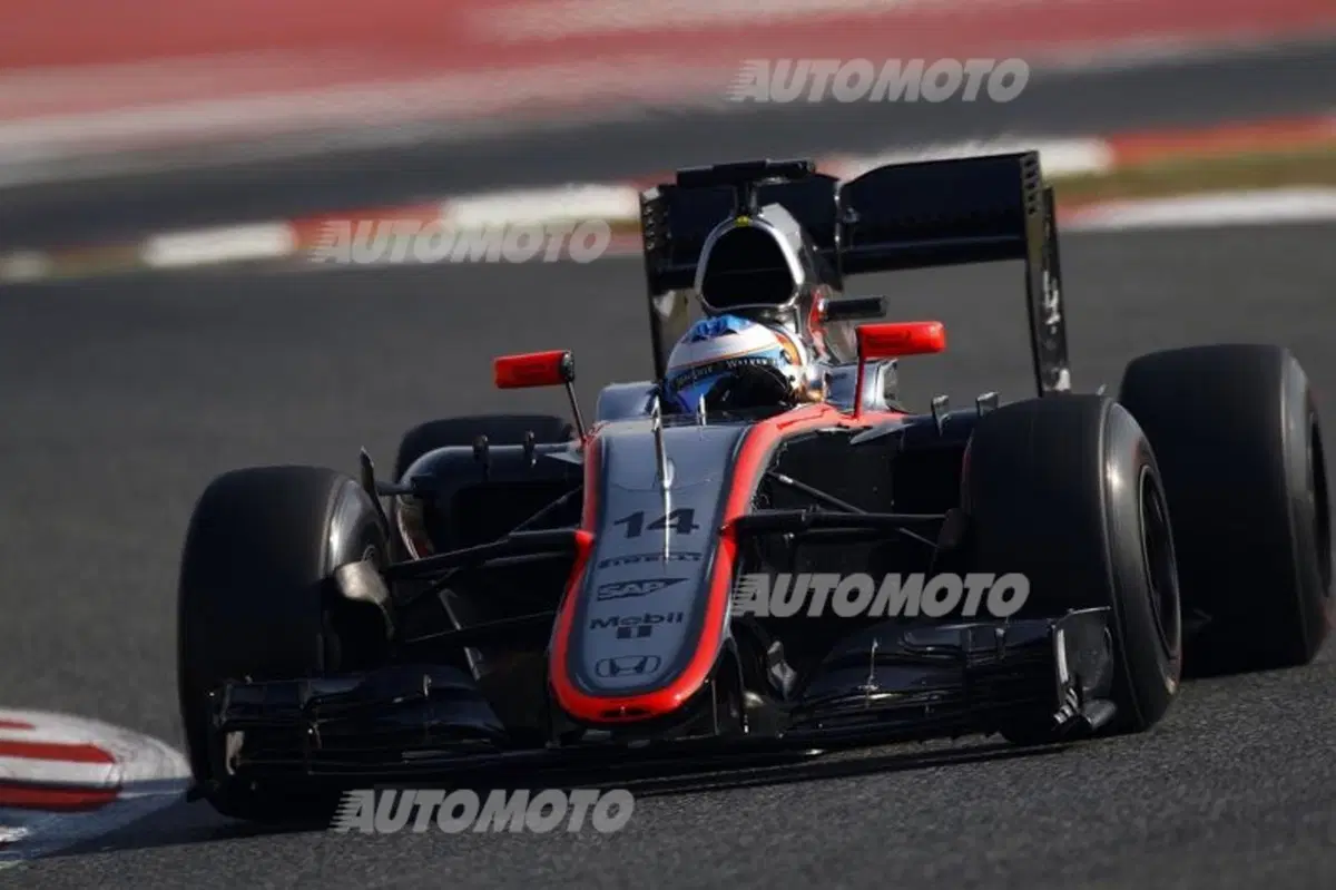 Barcellona, test-day/4: incidente per Fernando Alonso. Un malore la causa? (4)