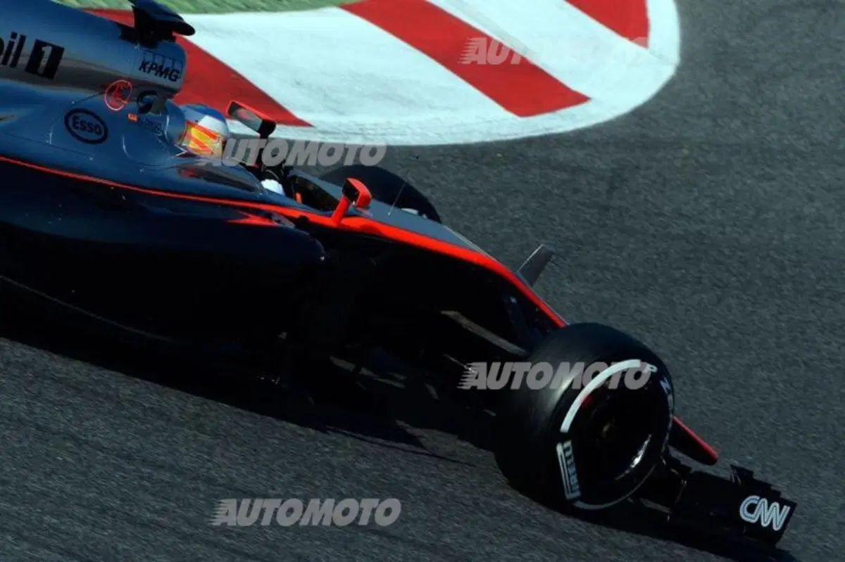Barcellona, test-day/4: incidente per Fernando Alonso. Un malore la causa? (6)