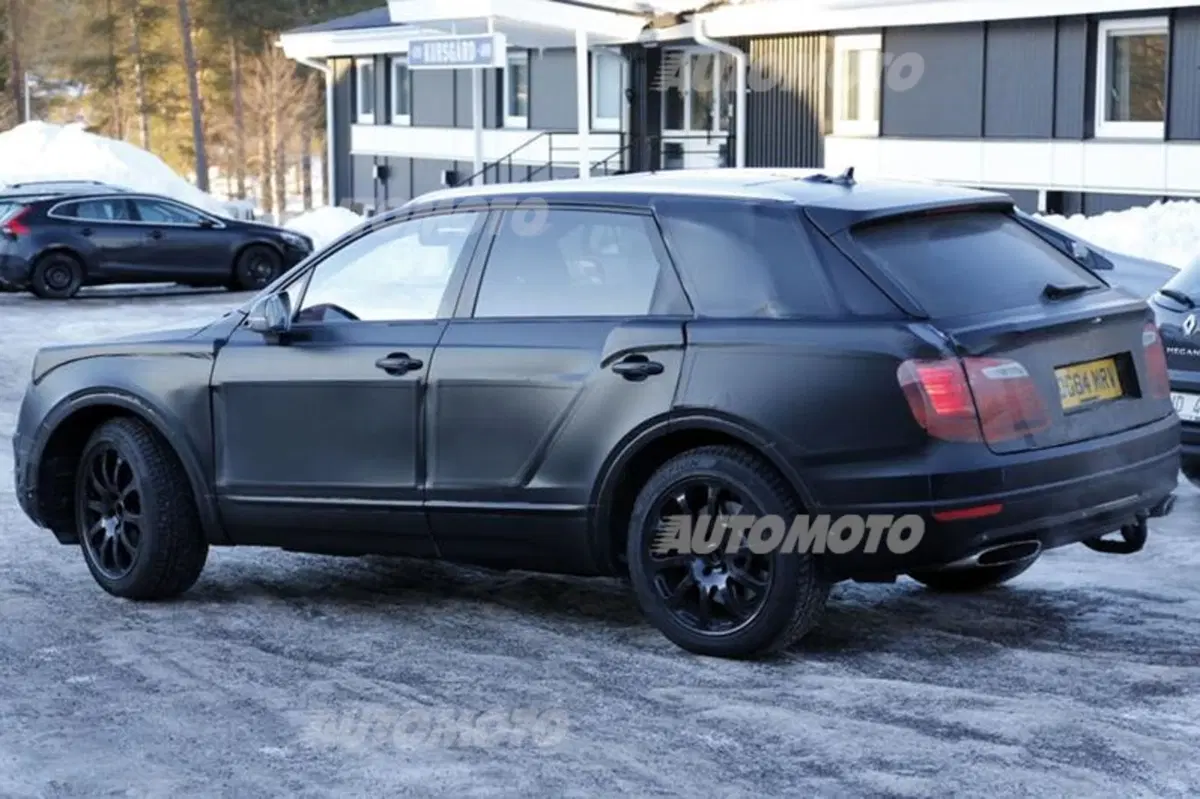 Bentley Bentayga: ecco gli spyshot del SUV inglese (5)
