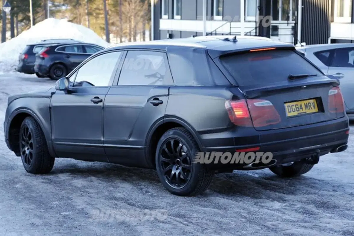 Bentley Bentayga: ecco gli spyshot del SUV inglese (6)