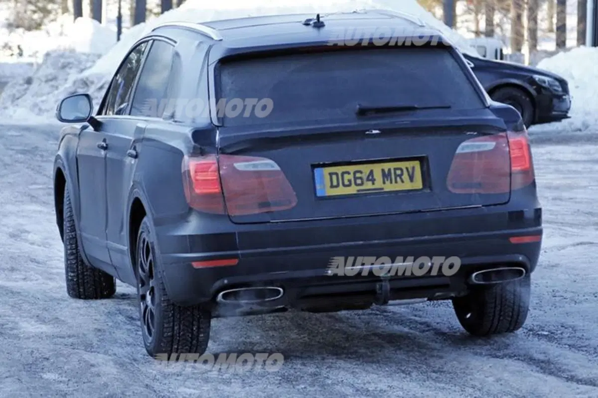 Bentley Bentayga: ecco gli spyshot del SUV inglese (8)