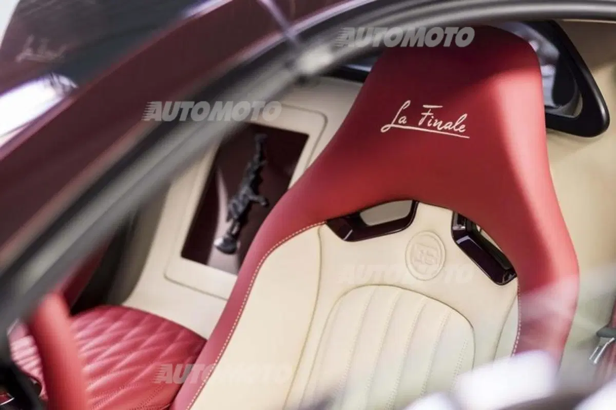 Bugatti Veyron "La Finale", a Ginevra insieme al primo esemplare (8)