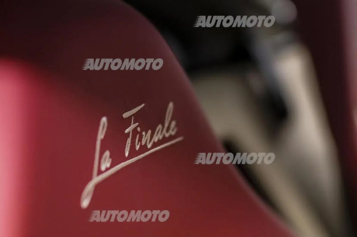 Bugatti Veyron "La Finale", a Ginevra insieme al primo esemplare (12)