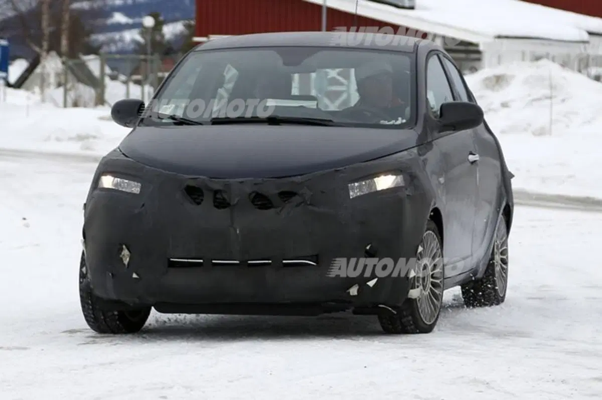 Lancia Ypsilon restyling: le prime immagini spia