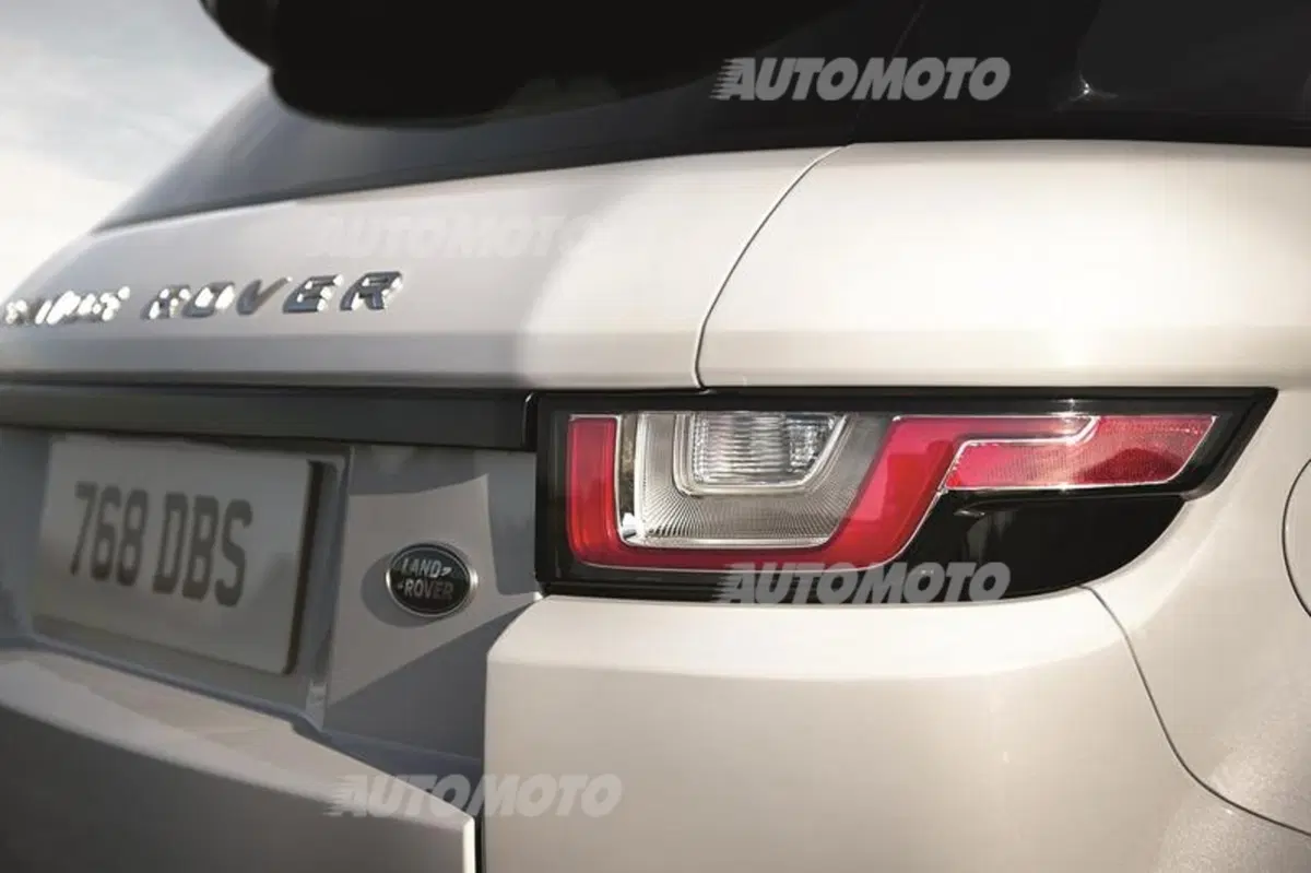 Range Rover Evoque restyling: muso più aggressivo e nuovi motori (7)