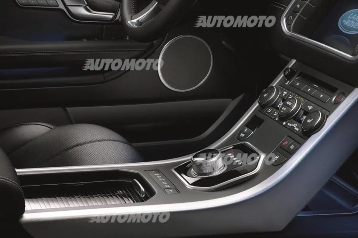 Range Rover Evoque restyling: muso più aggressivo e nuovi motori (9)