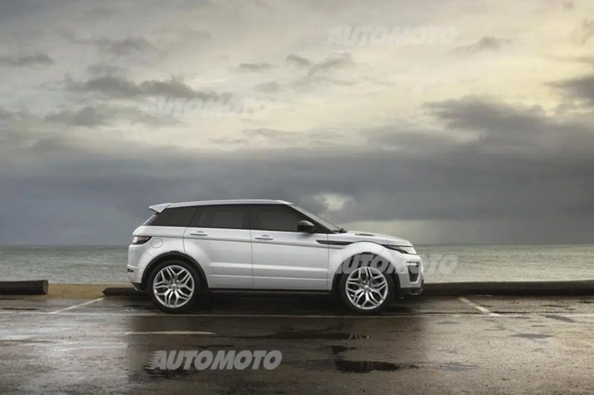 Range Rover Evoque restyling: muso più aggressivo e nuovi motori (12)