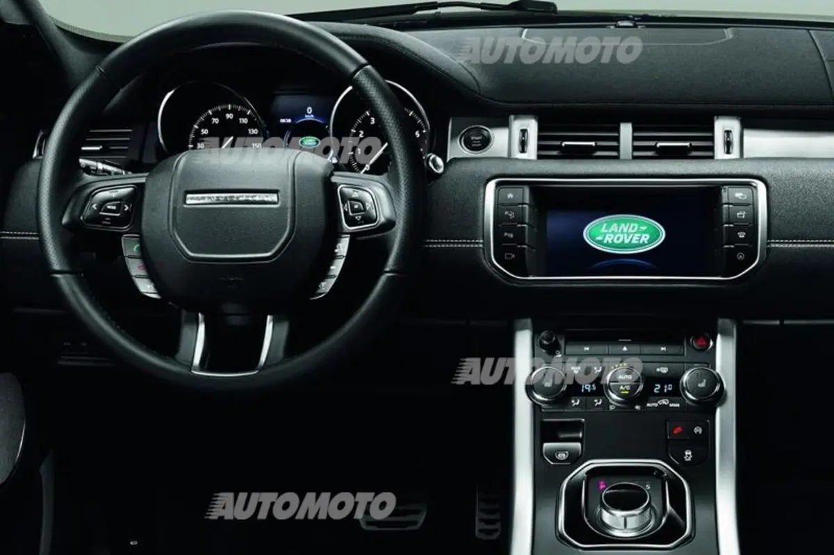 Range Rover Evoque restyling: muso più aggressivo e nuovi motori (15)