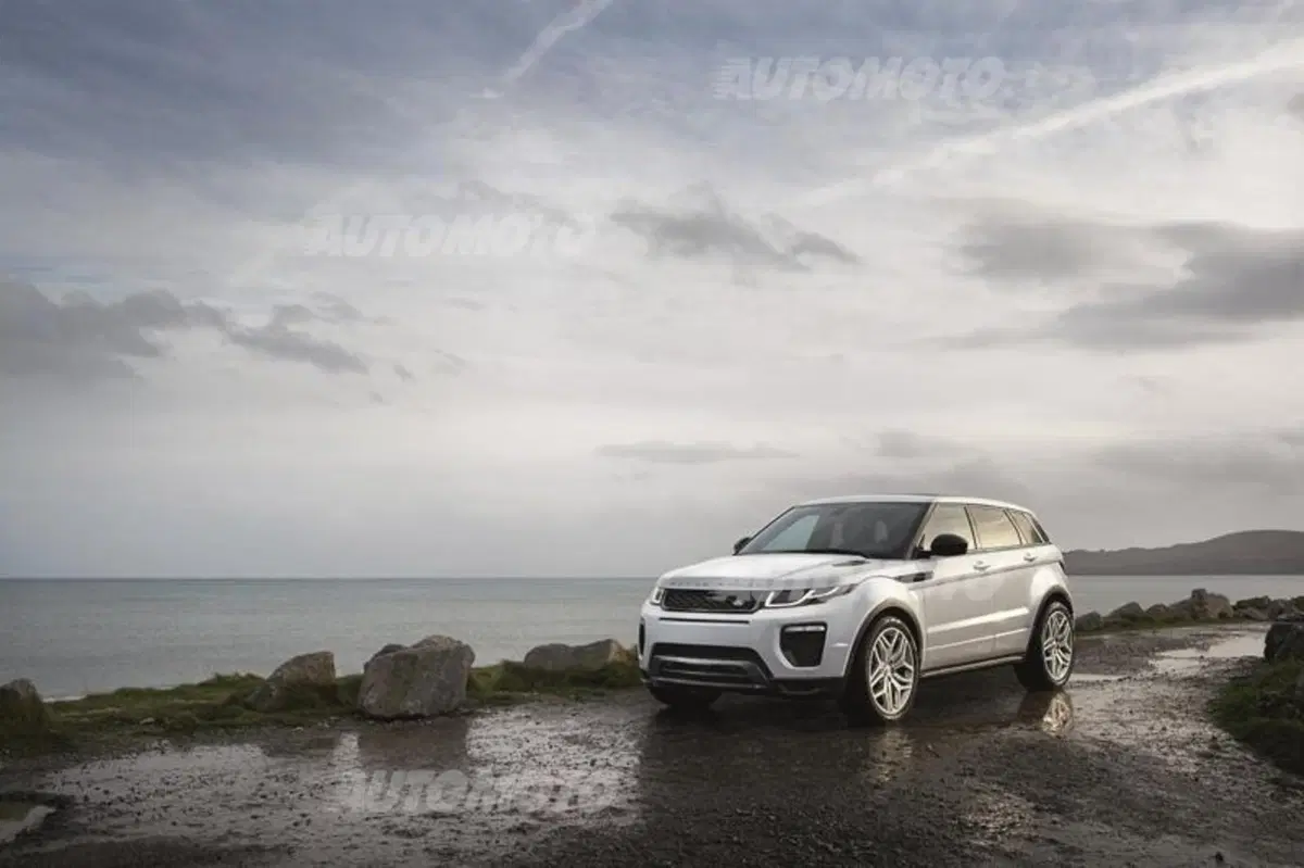 Range Rover Evoque restyling: muso più aggressivo e nuovi motori (18)