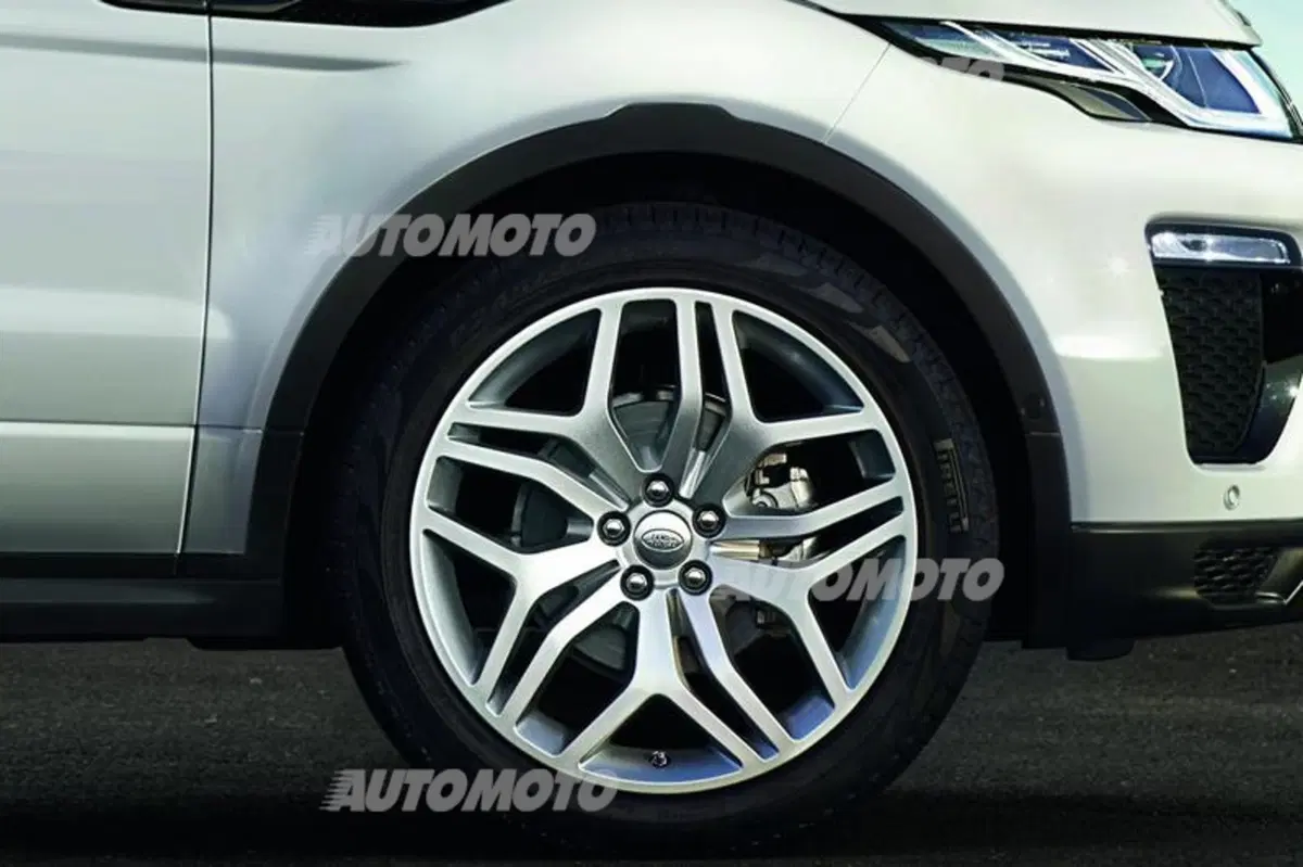 Range Rover Evoque restyling: muso più aggressivo e nuovi motori (24)
