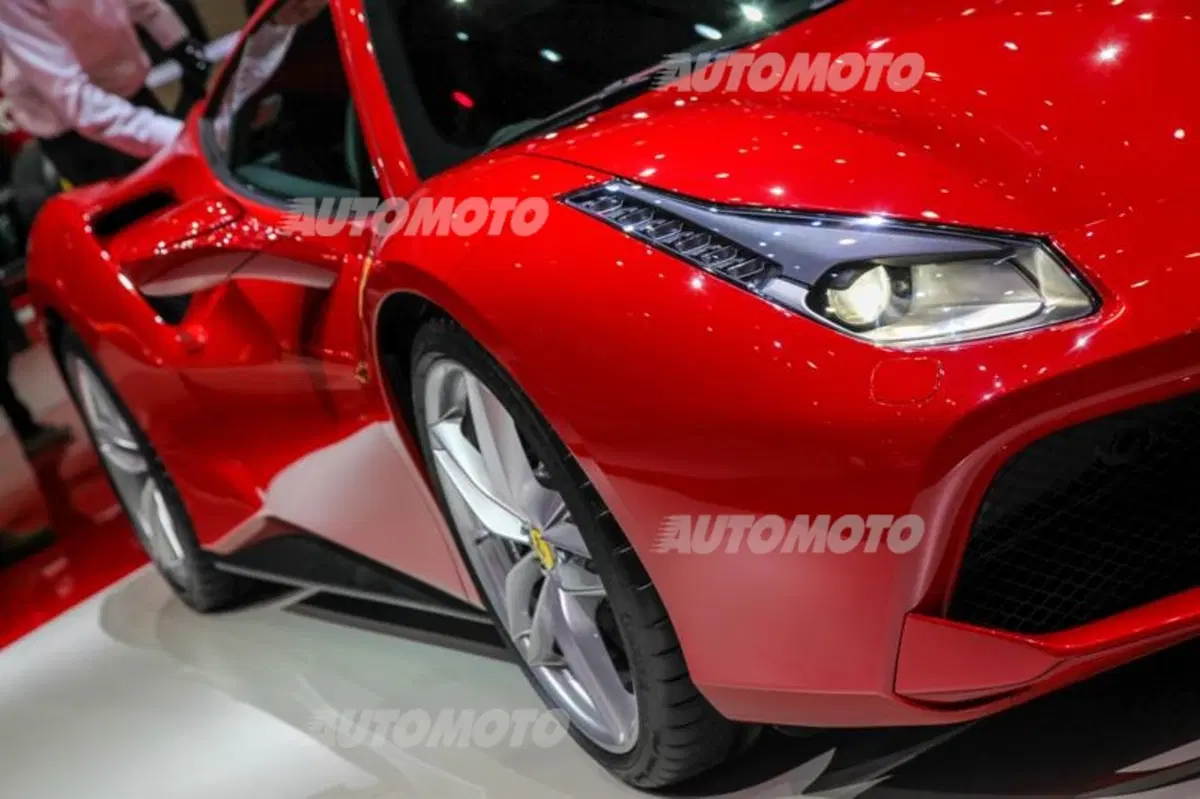 Ferrari al Salone di Ginevra 2015 (20)