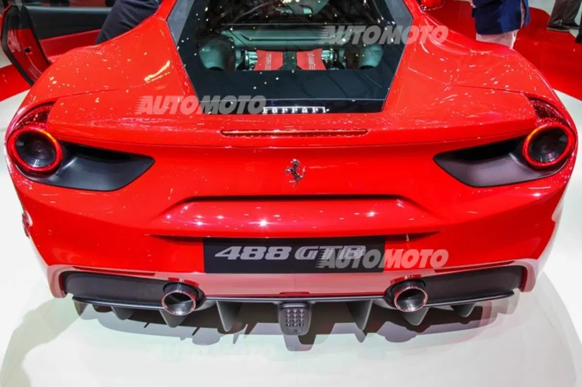 Ferrari al Salone di Ginevra 2015 (31)