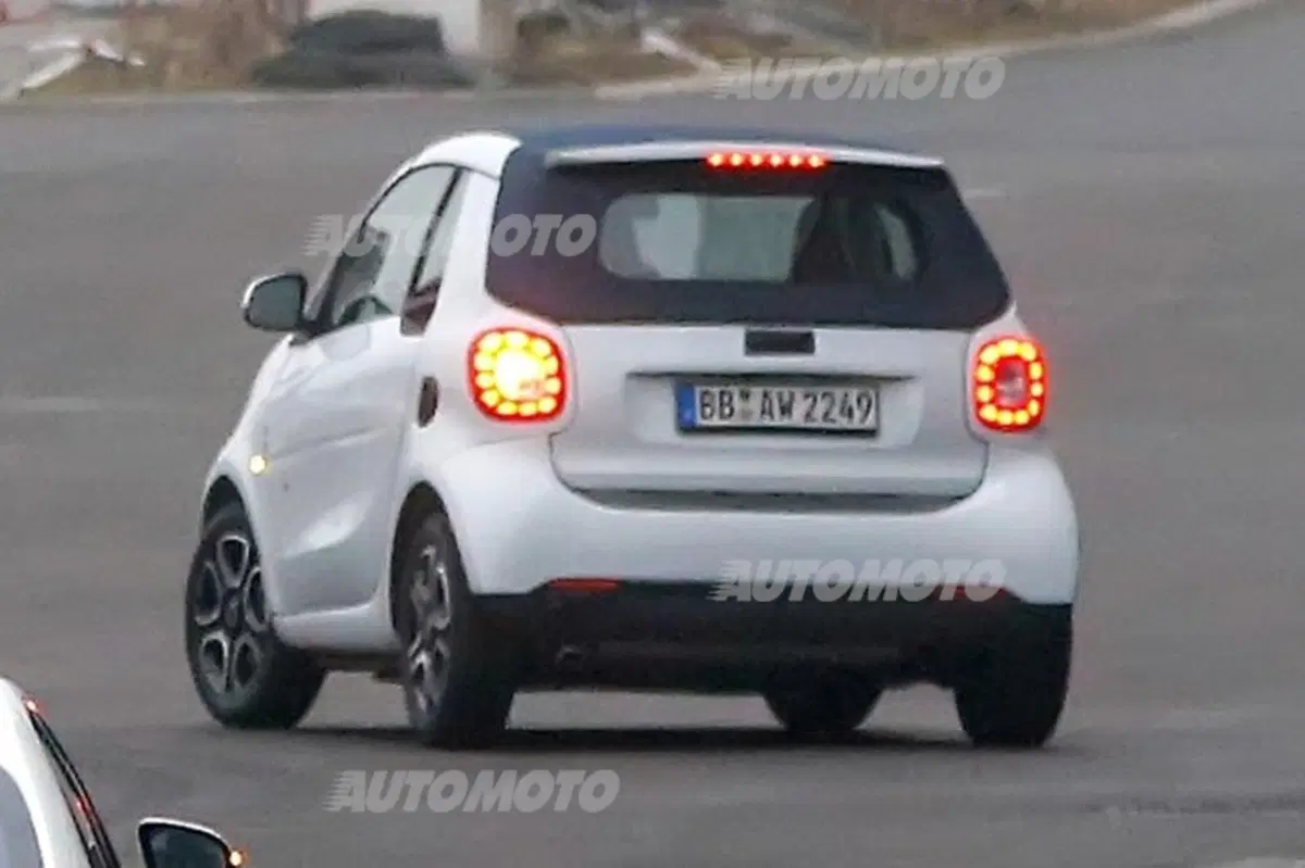 smart, in arrivo la ForTwo in versione cabrio (2)
