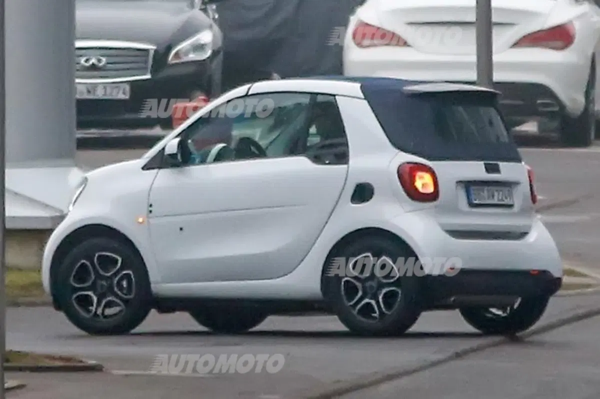 smart, in arrivo la ForTwo in versione cabrio (3)