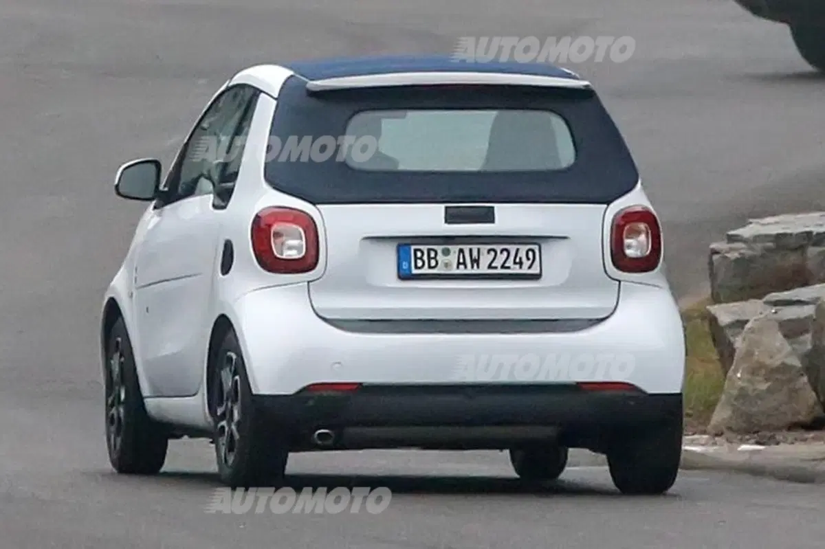 smart, in arrivo la ForTwo in versione cabrio (4)