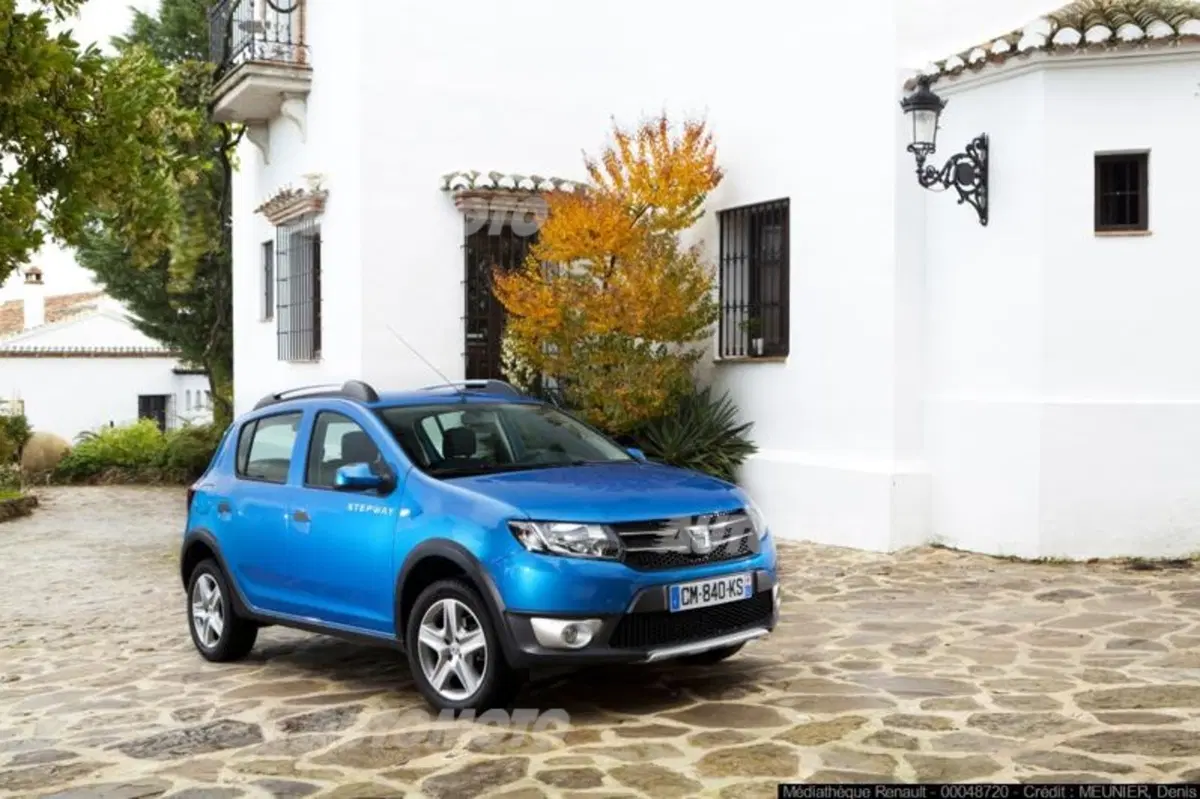 Dacia: arrivano le versioni Stepway di Lodgy e Dokker (5)