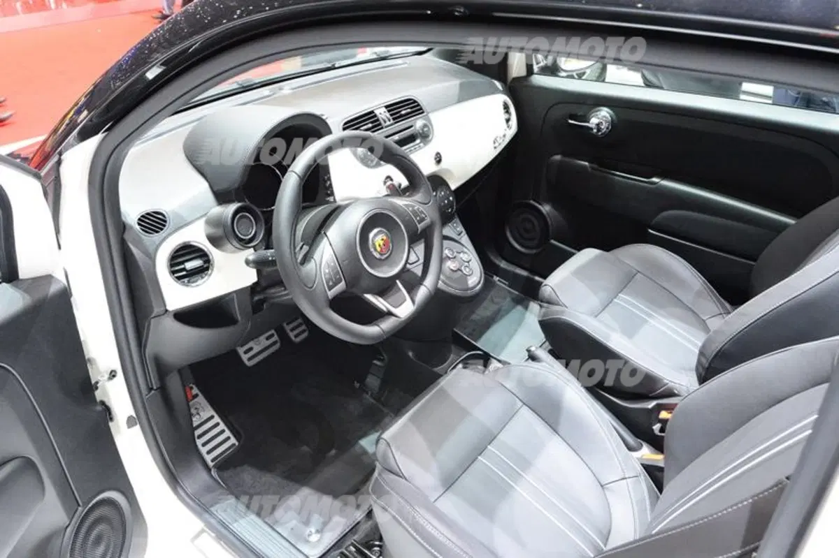 Abarth al Salone di Ginevra 2015 (11)