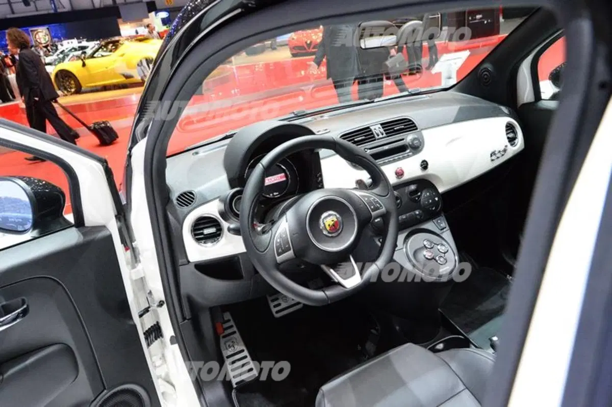 Abarth al Salone di Ginevra 2015 (12)