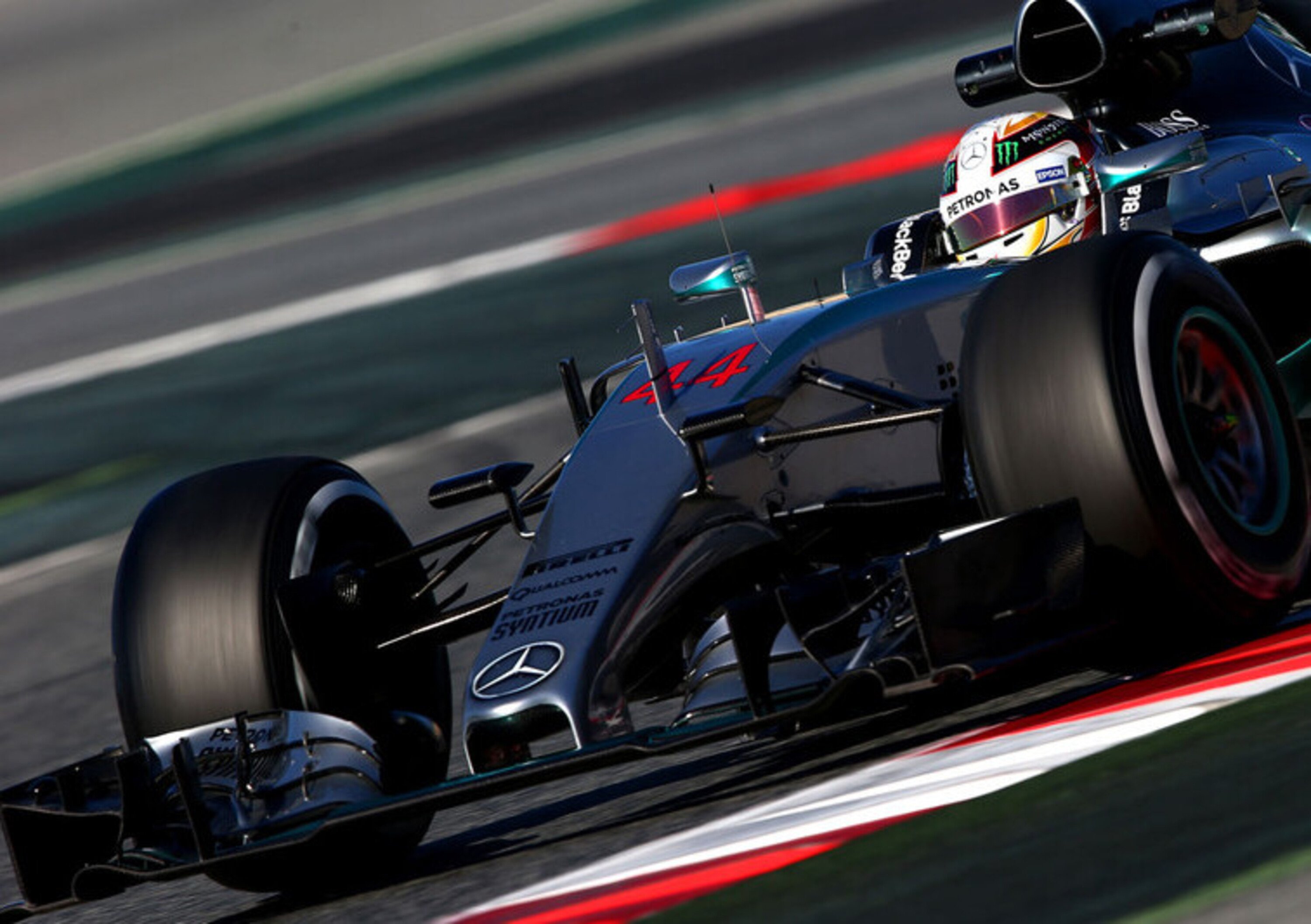 Barcellona, F1 test day/3: ancora Mercedes davanti con Hamilton