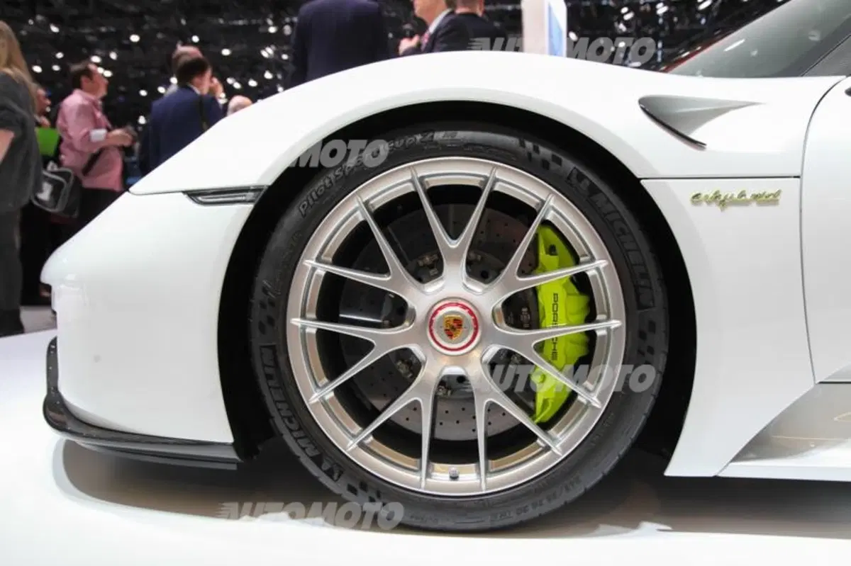 Porsche al Salone di Ginevra 2015 (11)