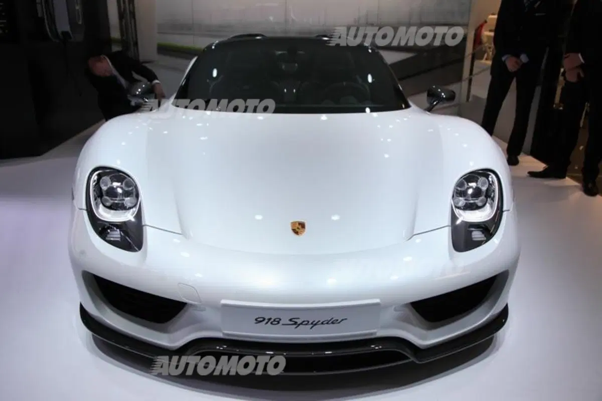 Porsche al Salone di Ginevra 2015 (20)