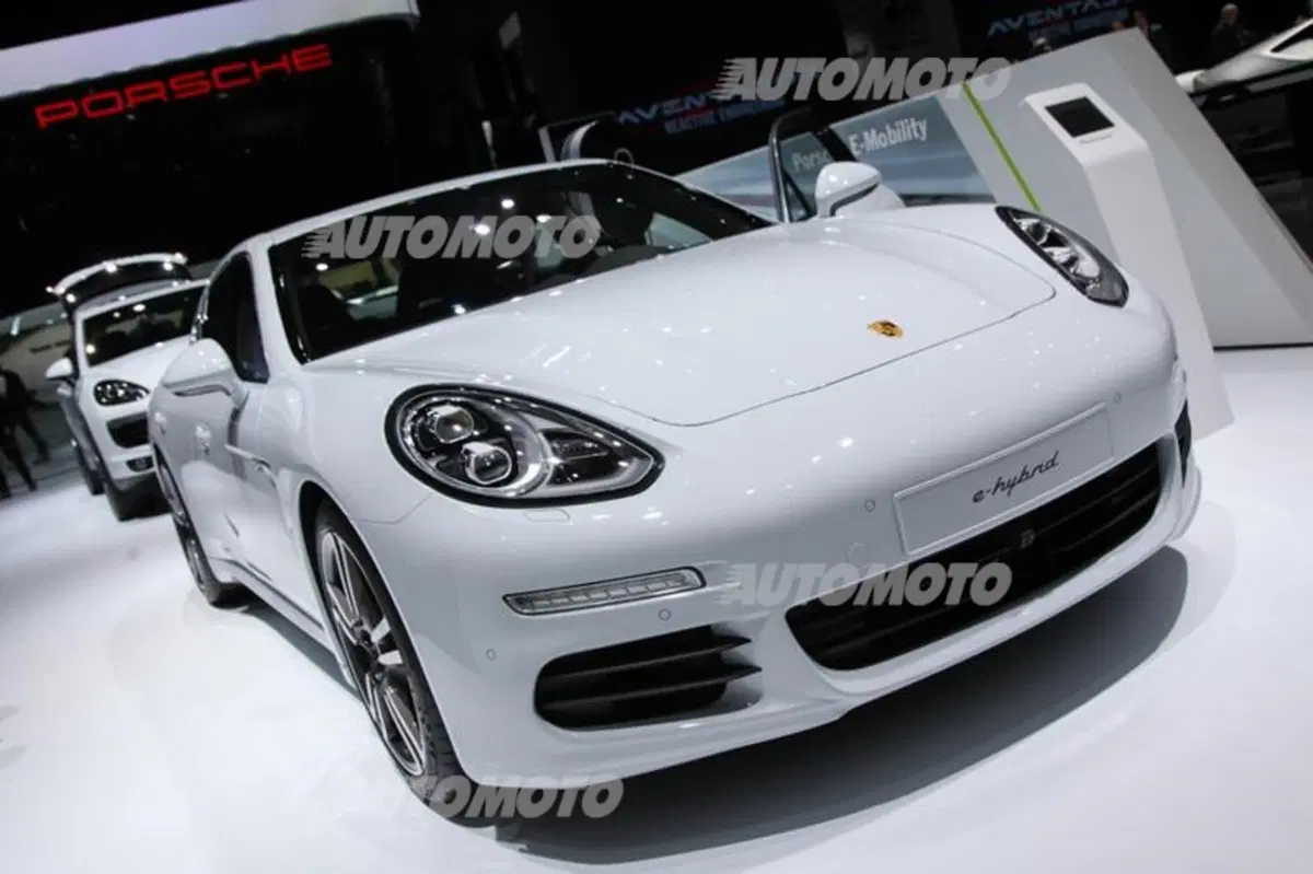 Porsche al Salone di Ginevra 2015 (27)