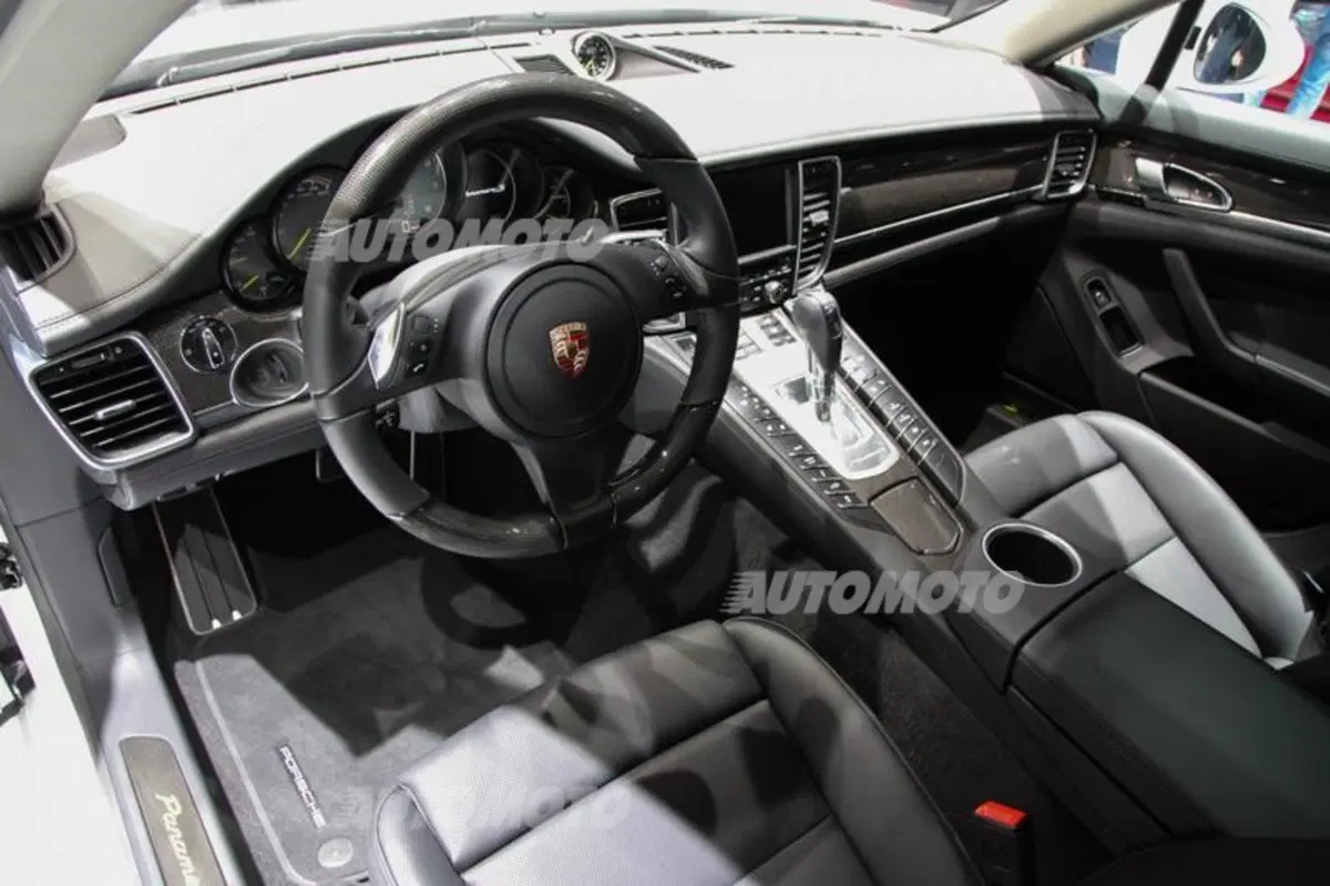 Porsche al Salone di Ginevra 2015 (28)