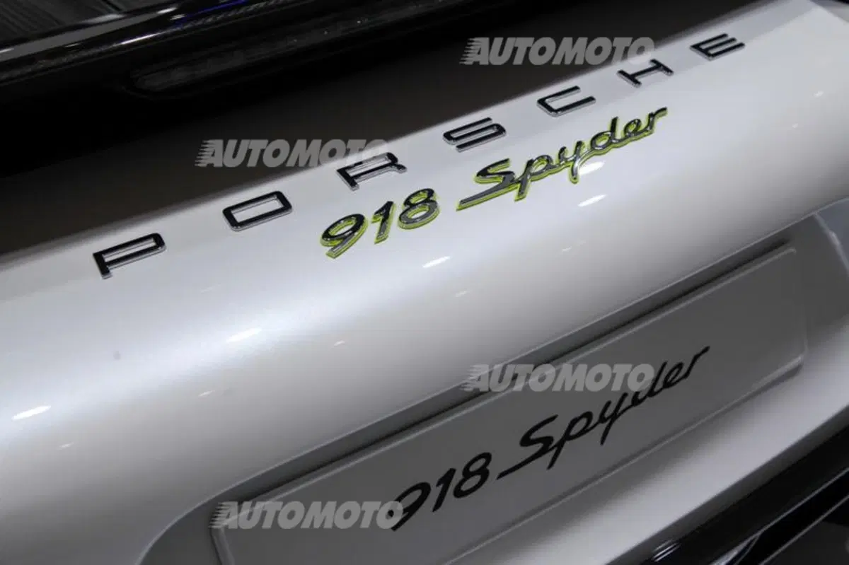 Porsche al Salone di Ginevra 2015 (32)