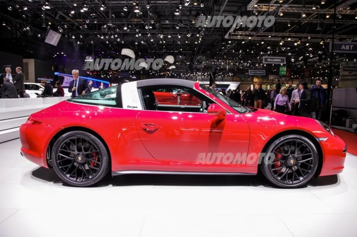 Porsche al Salone di Ginevra 2015 (38)