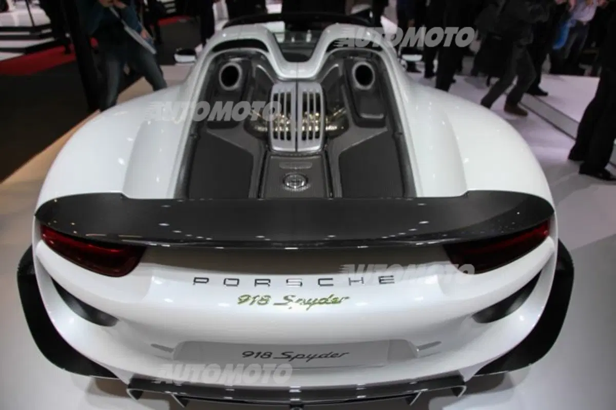 Porsche al Salone di Ginevra 2015 (42)