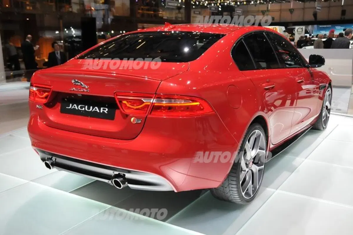 Jaguar al Salone di Ginevra 2015 (6)
