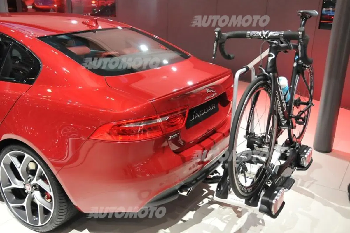 Jaguar al Salone di Ginevra 2015 (8)