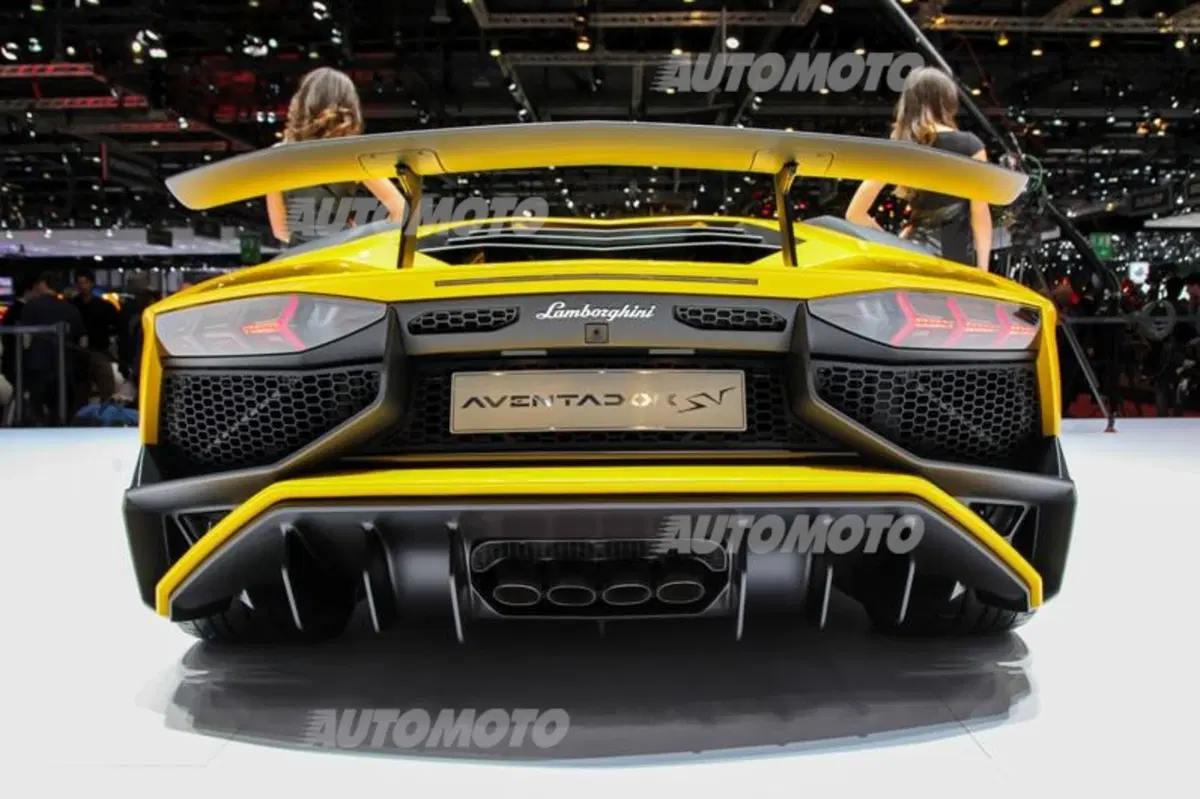 Lamborghini al Salone di Ginevra 2015 (4)
