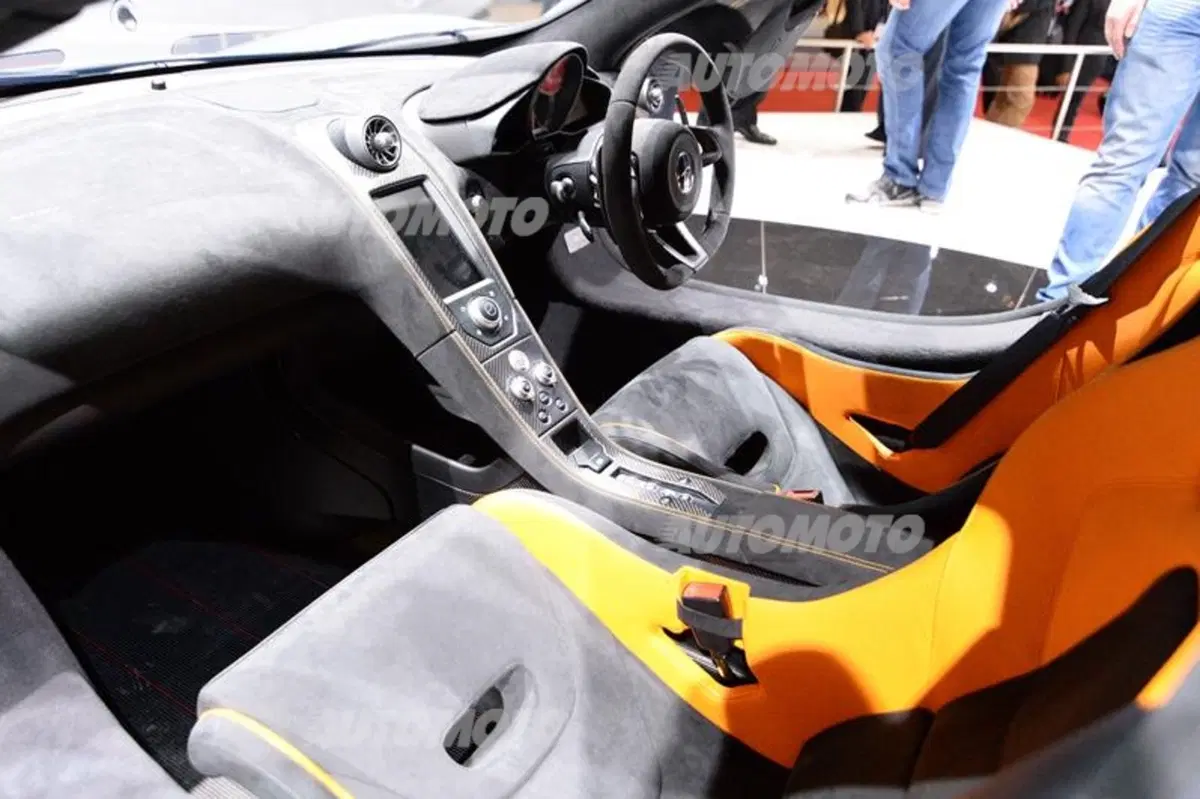 McLaren al Salone di Ginevra 2015 (12)
