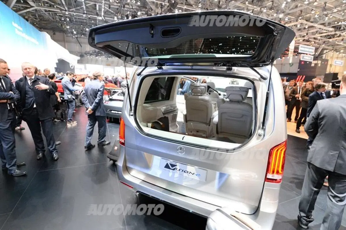 Mercedes-Benz al Salone di Ginevra 2015 (39)