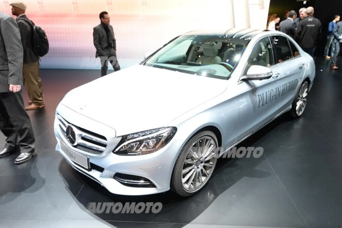 Mercedes-Benz al Salone di Ginevra 2015 (44)