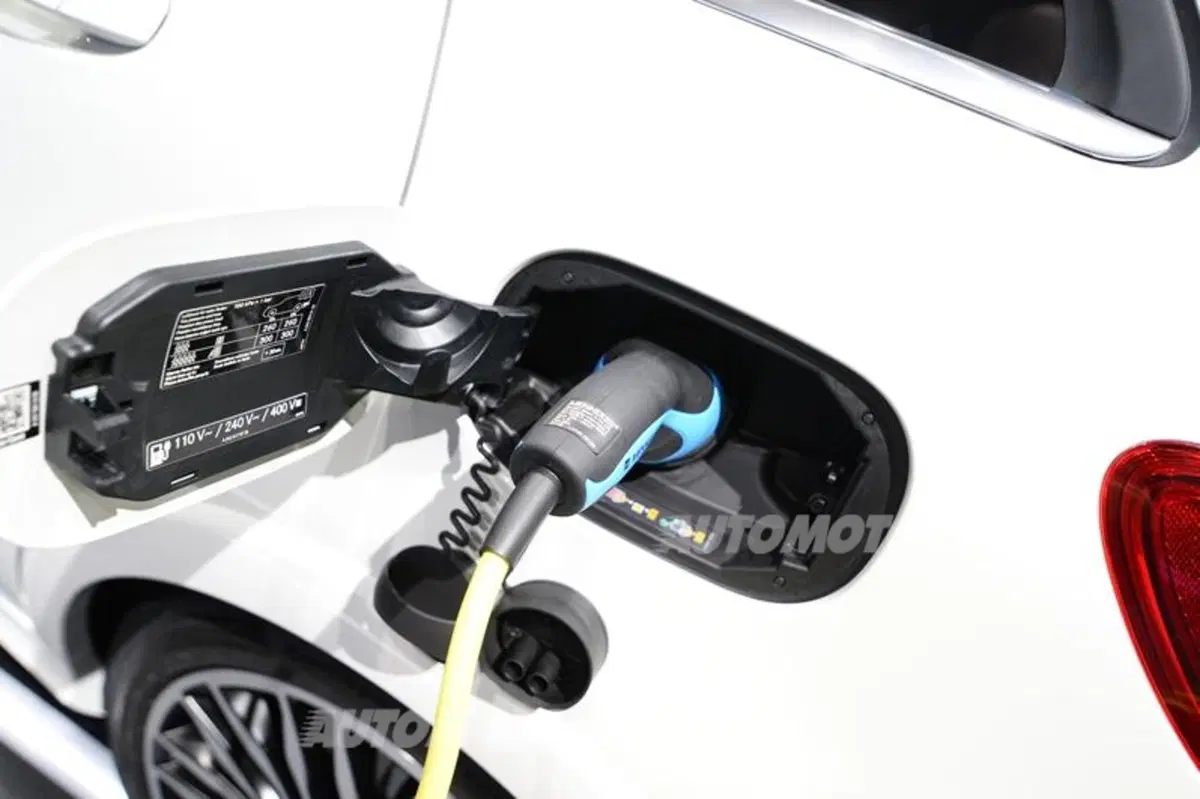 Mercedes-Benz al Salone di Ginevra 2015 (57)
