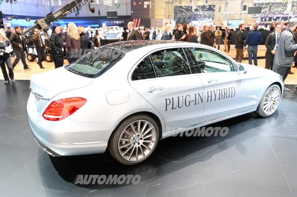 Mercedes-Benz al Salone di Ginevra 2015 (70)